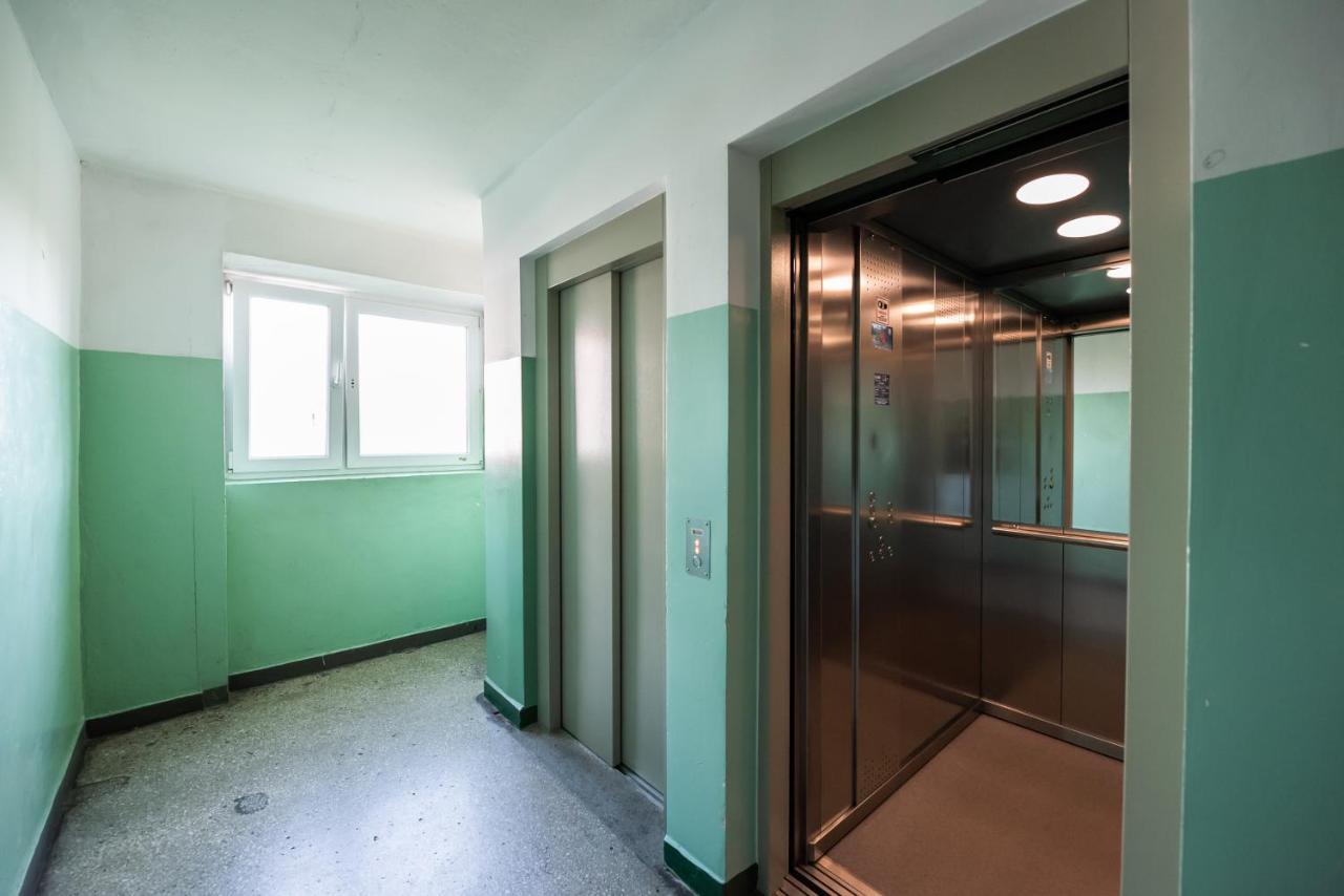 Metro Dworzec Gdanski Elegant Studio Apartment Warsaw Exterior photo