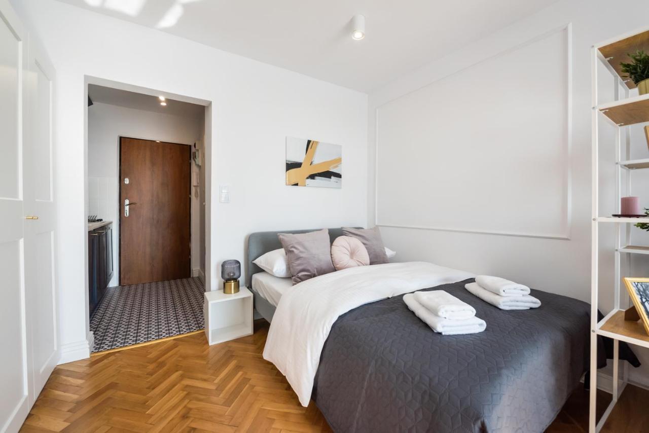 Metro Dworzec Gdanski Elegant Studio Apartment Warsaw Exterior photo